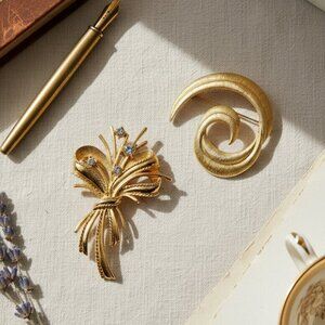 🌟 Vintage Gold-Tone Brooch Bundle - Set of 2 Statement Pins